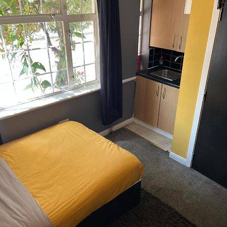 Hatfield Save-Money Rooms - 10Over10 For Price! Εξωτερικό φωτογραφία