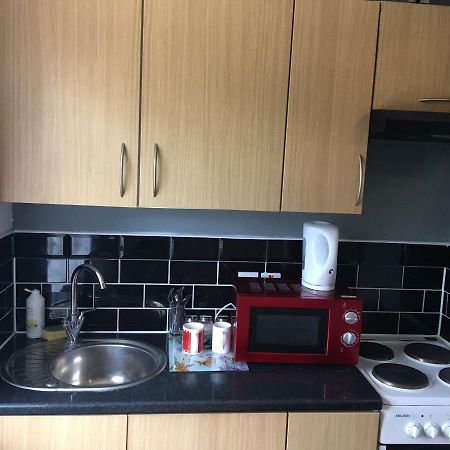 Hatfield Save-Money Rooms - 10Over10 For Price! Εξωτερικό φωτογραφία