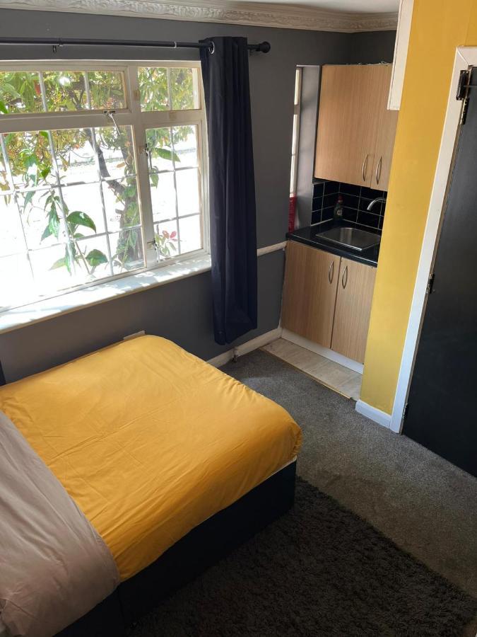 Hatfield Save-Money Rooms - 10Over10 For Price! Εξωτερικό φωτογραφία