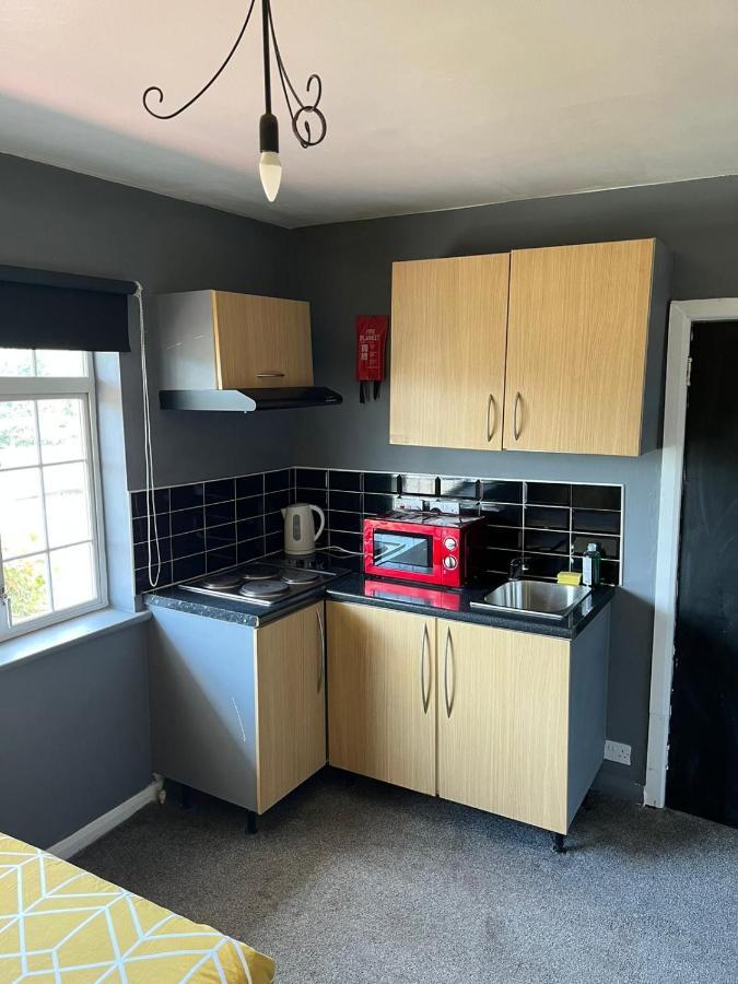 Hatfield Save-Money Rooms - 10Over10 For Price! Εξωτερικό φωτογραφία