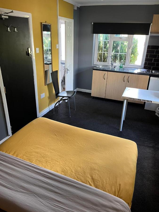 Hatfield Save-Money Rooms - 10Over10 For Price! Εξωτερικό φωτογραφία