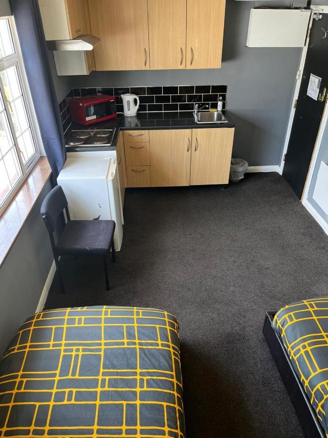 Hatfield Save-Money Rooms - 10Over10 For Price! Εξωτερικό φωτογραφία