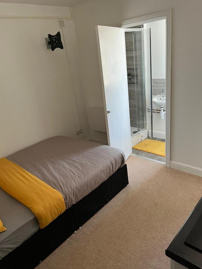 Hatfield Save-Money Rooms - 10Over10 For Price! Εξωτερικό φωτογραφία