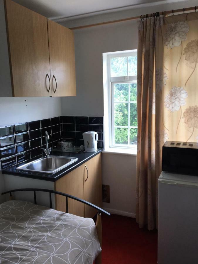 Hatfield Save-Money Rooms - 10Over10 For Price! Εξωτερικό φωτογραφία