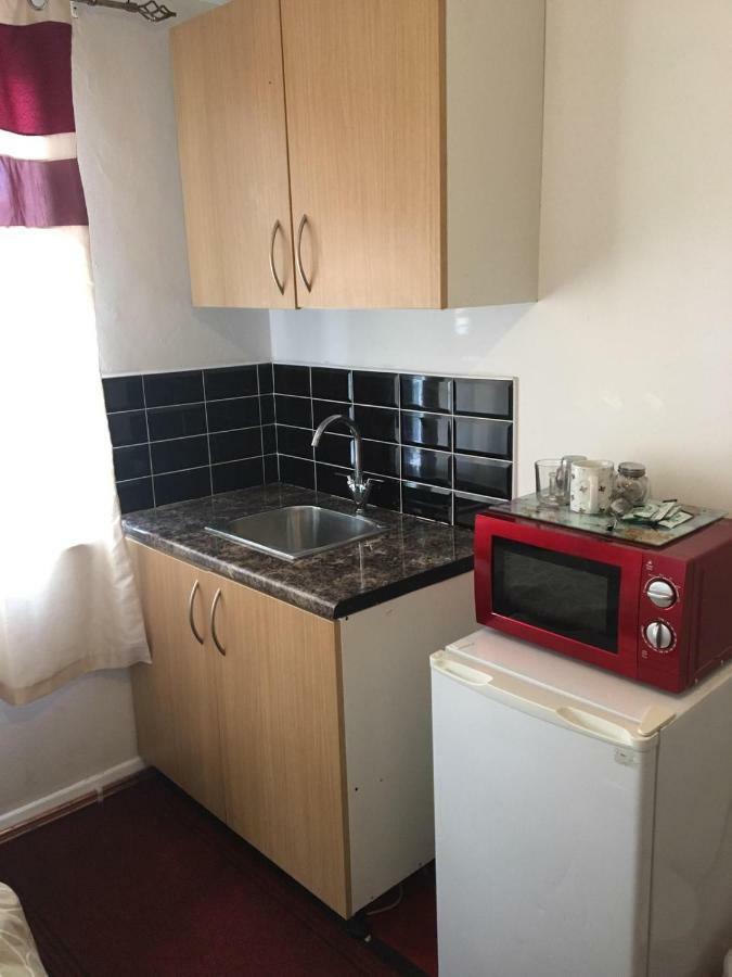Hatfield Save-Money Rooms - 10Over10 For Price! Εξωτερικό φωτογραφία