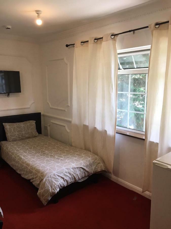 Hatfield Save-Money Rooms - 10Over10 For Price! Εξωτερικό φωτογραφία