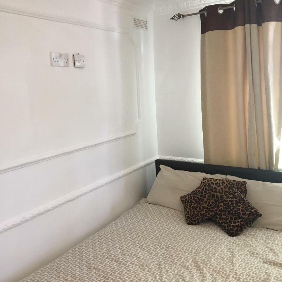 Hatfield Save-Money Rooms - 10Over10 For Price! Εξωτερικό φωτογραφία
