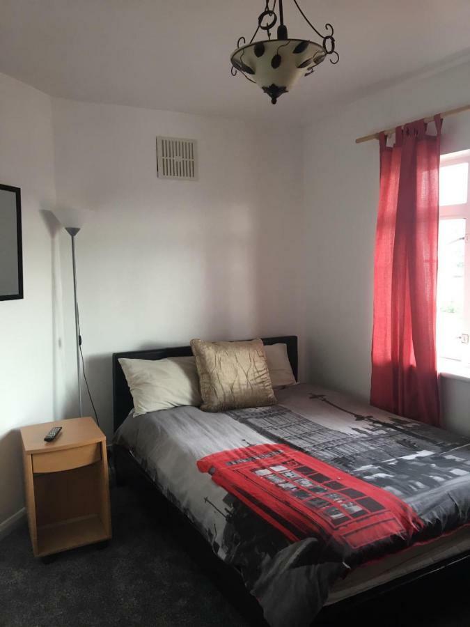 Hatfield Save-Money Rooms - 10Over10 For Price! Εξωτερικό φωτογραφία